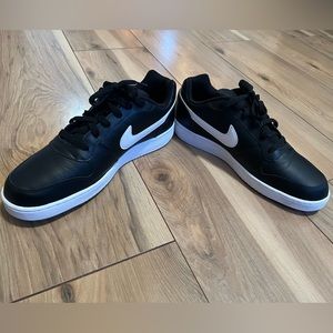 Men’s Nike court low sneakers